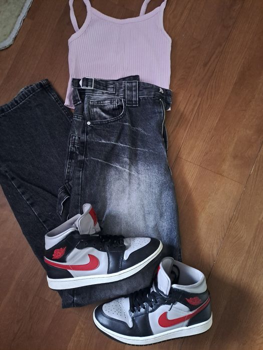 Air Jordan 1mid grey