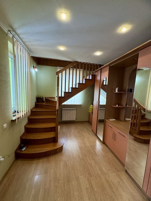 Будинок, 4- кімн, вул. Заставнянська (р-н Фільмобази)