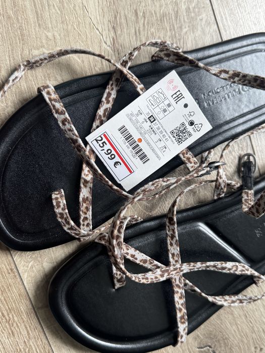Pull bear сандаліі леопард нові