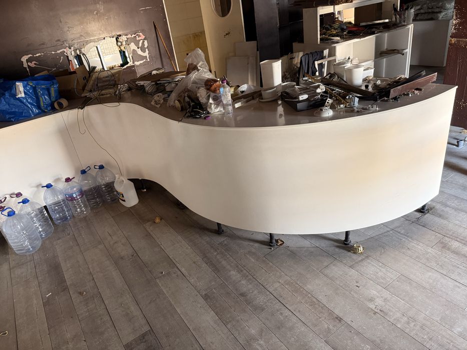 Moveis de madeira com pedra em silestone