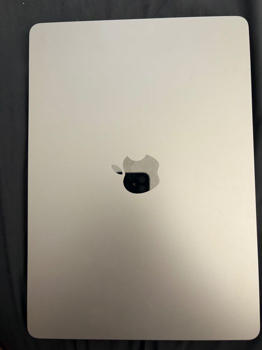 MacBook Air M3 13” (2024) – Excelente Estado