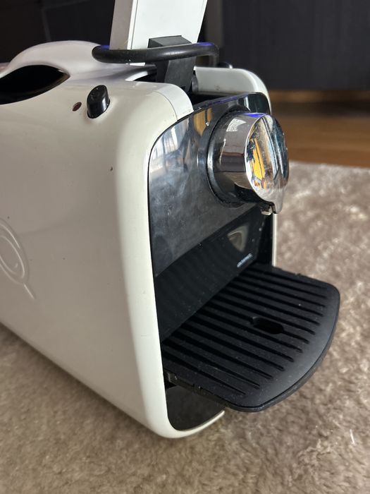 Máquina de Café Delta Q branca