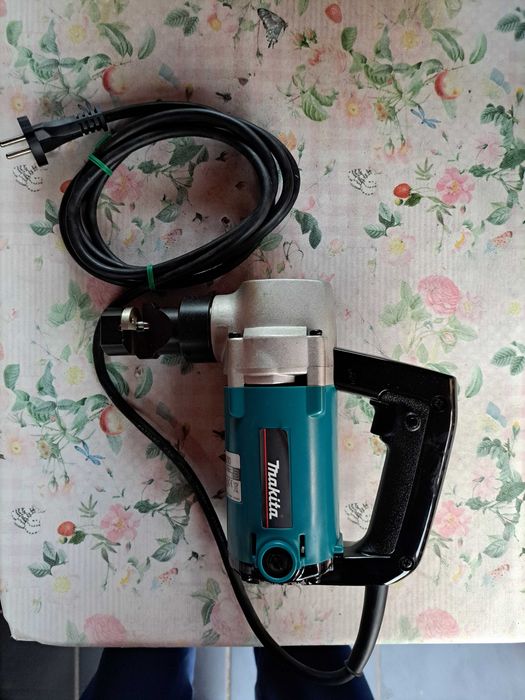 Elektryczne nożyce do blach MAKITA