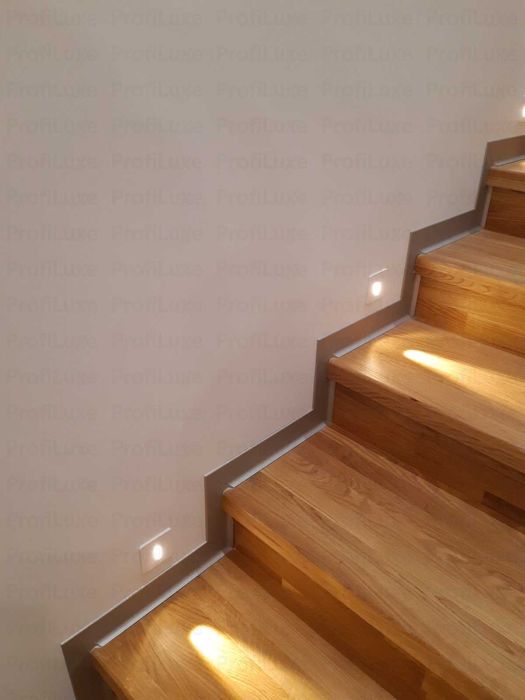 Акція! Накладний анодований плінтус + металева фурнітура