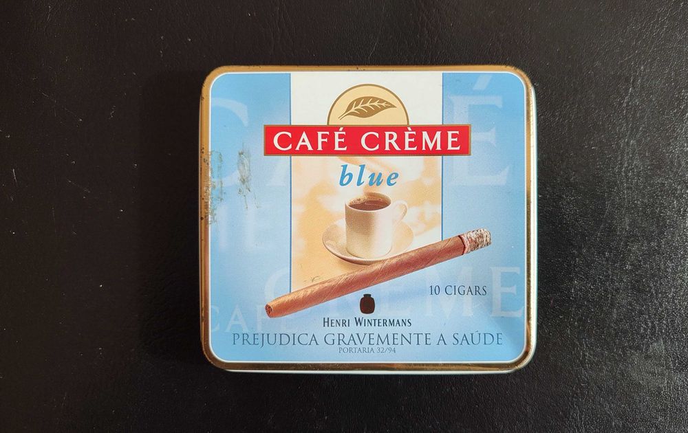 Caixa (vazia) de cigarrilhas Café Crème blue (década de 90)