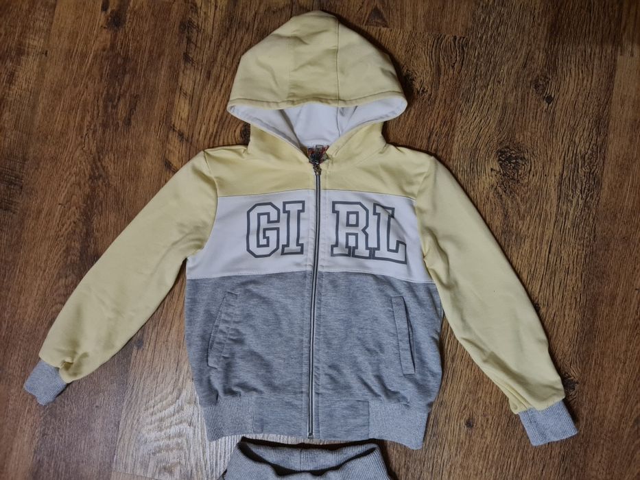 Спортивний костюм для дівчинки 110-116