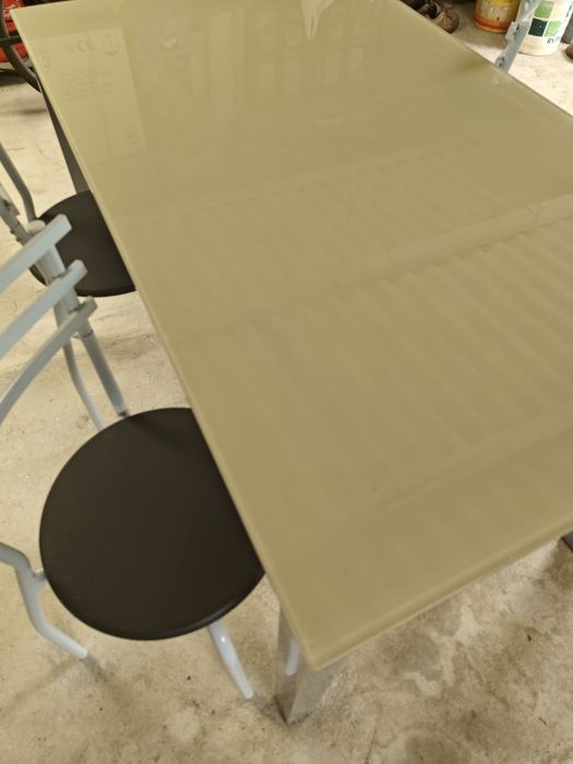 Vendo Mesa e 4 Cadeiras