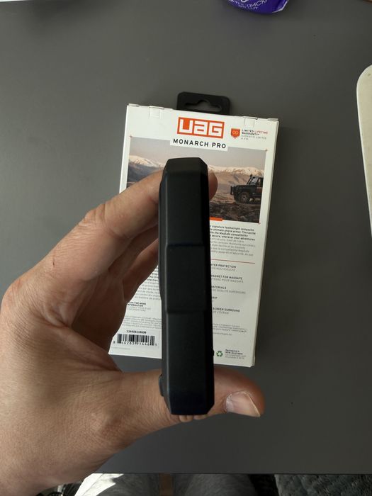 Оригінальний чохол UAG Monarch Pro для iPhone 16Pro