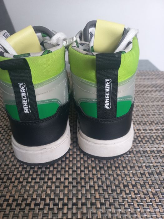 Vende se sapatos de tenis