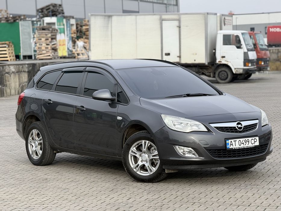 Продам Opel Astra j 2011p