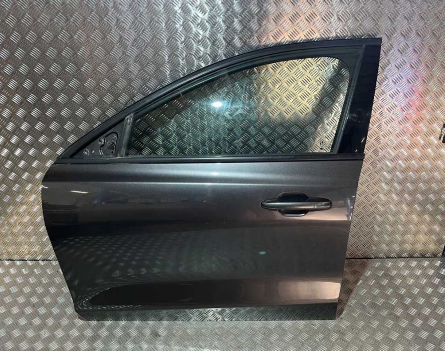 Двері Ford Focus Mk4 передні або задні праві ліві разборка