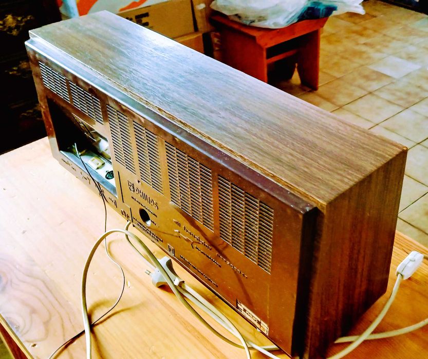 Radio antigo Philips modelo Stela