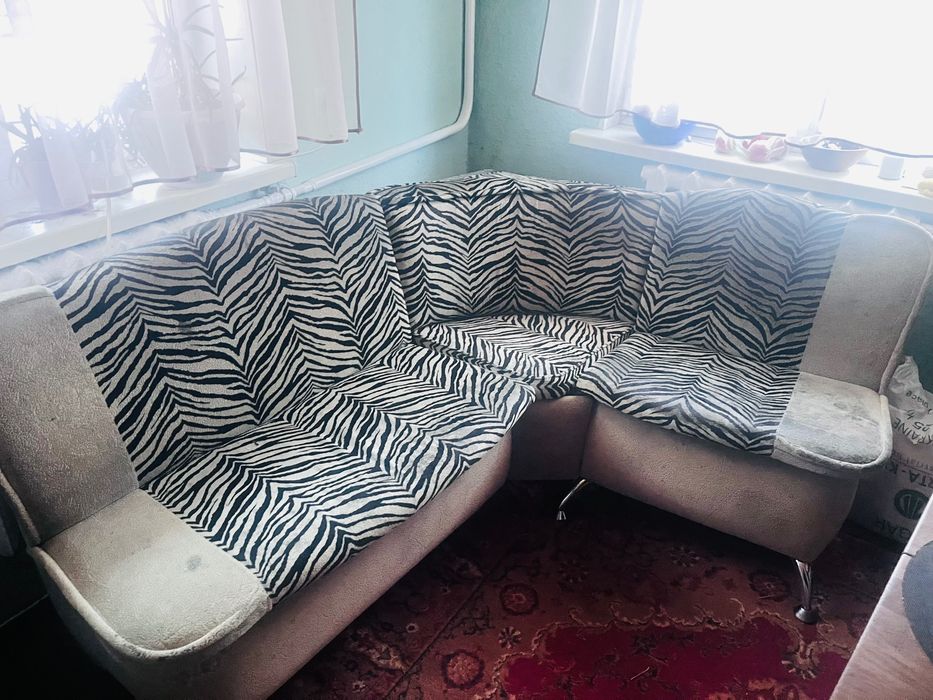 Кухонний кутовий диван