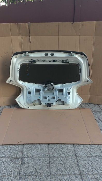 Tampa de mala Mercedes-Benz A180 (W176). 2013.