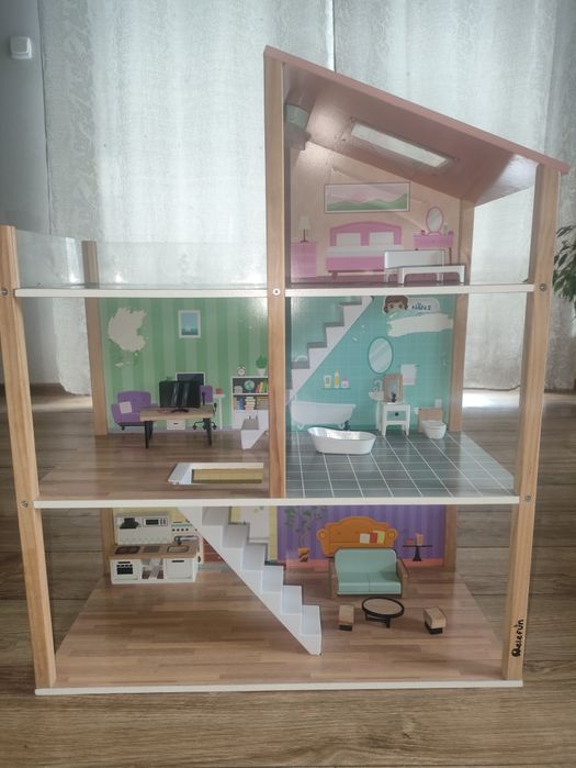 Duży drewniany domek dla lalek -dochod na aukcję charytatywną