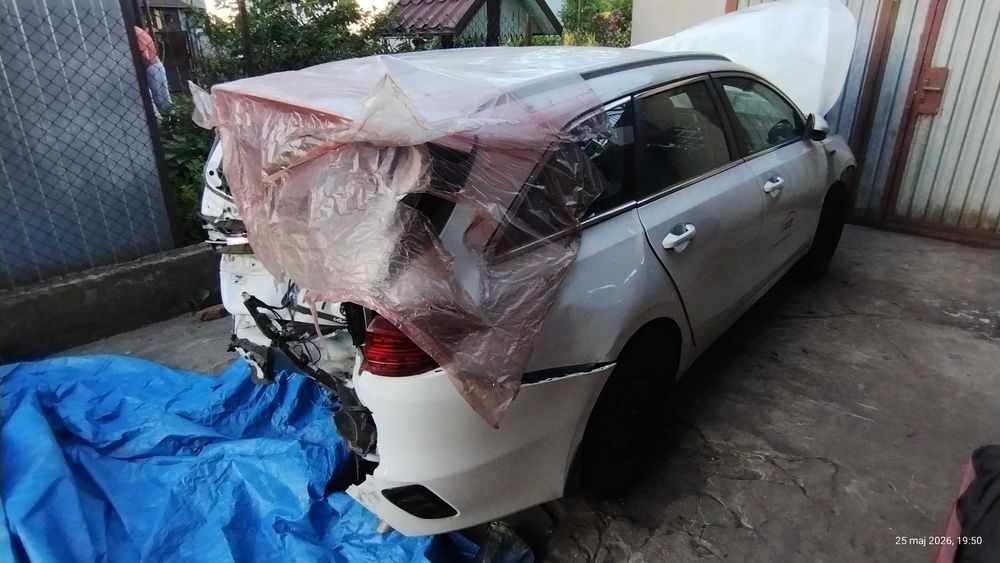 KIA CEED SW 2021r drzwi kompletne