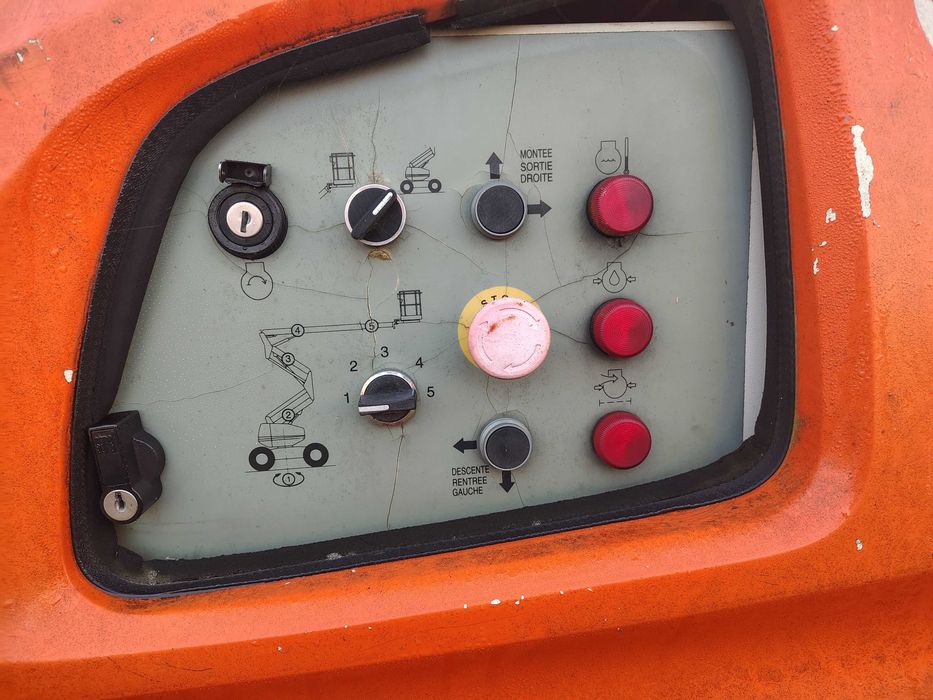 Podnośnik koszowy spalinowy Manitou ATT 150 wysokość robocza 15M