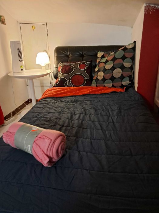 Quarto+ wc privado num sotão. Centro Lisboa.