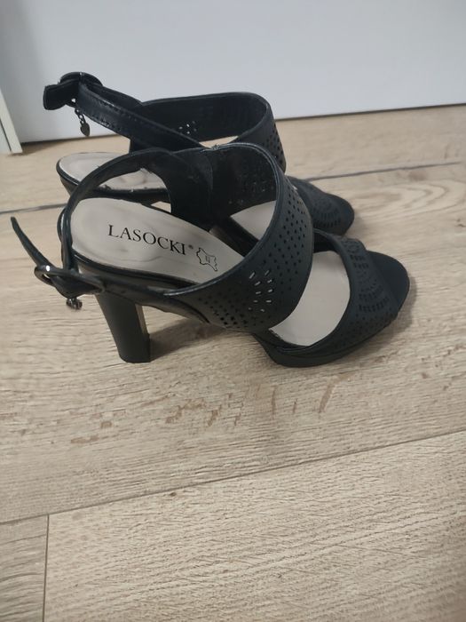 Sandały skórzane Lasocki rozmiar 39