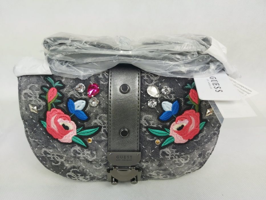Nowa torebka GUESS denim monogram kwiaty hafty torba czarna koktajlowa
