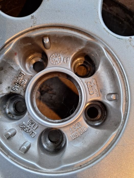 Koło zapasowe na alufeldze (Audi A3)