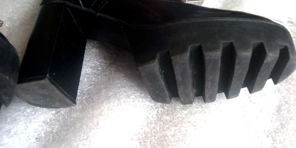 женские ботинки на танкетке высокий каблук 36й размер состояние супер