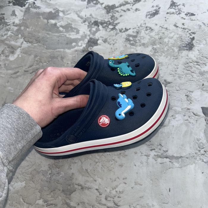 Темно сині крокси з джибітсами Crocs C13