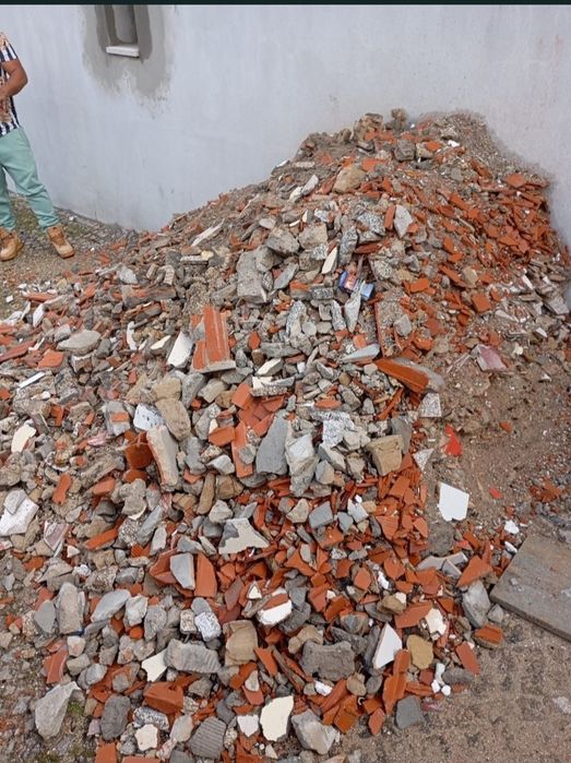 Faço cargas de entulho