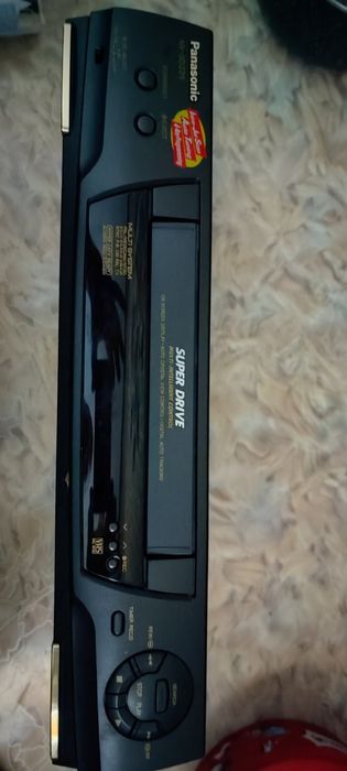 Видеомагнитофон Panasonic.