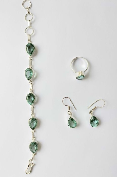 Conjunto prateado em quartzo