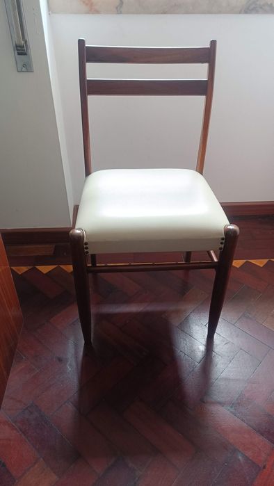 Cadeira em bom estado conservação