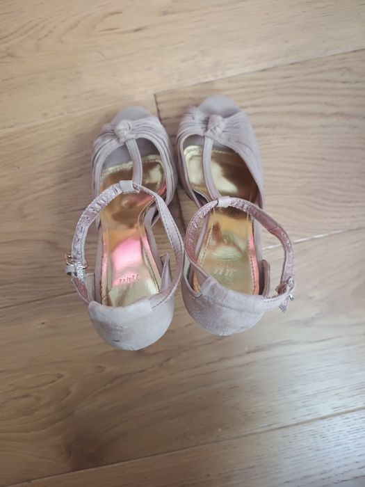 Szpilki buty na obcasie