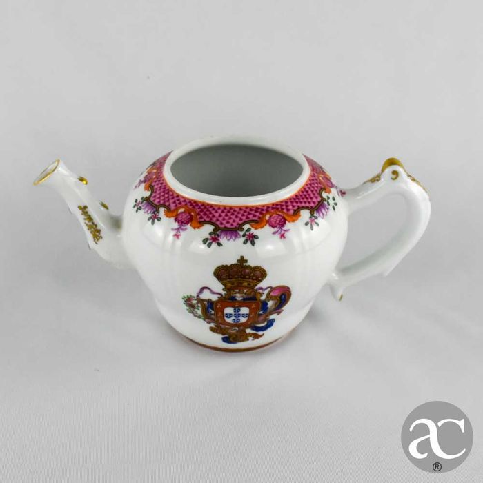 Bule em porcelana NG, Serviço D. Pedro III, séc. XVIII (Réplica)