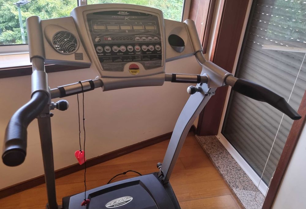 Vendo Passadeira Elétrica BH com muito pouco uso.