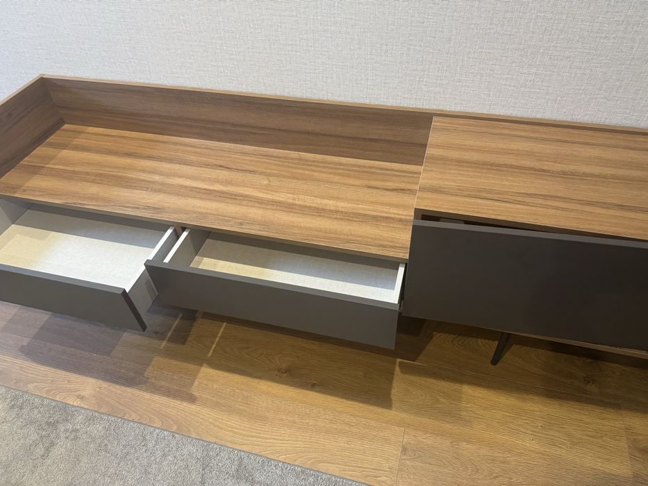 Rack tv  110€ 1:80x0,60x0,40