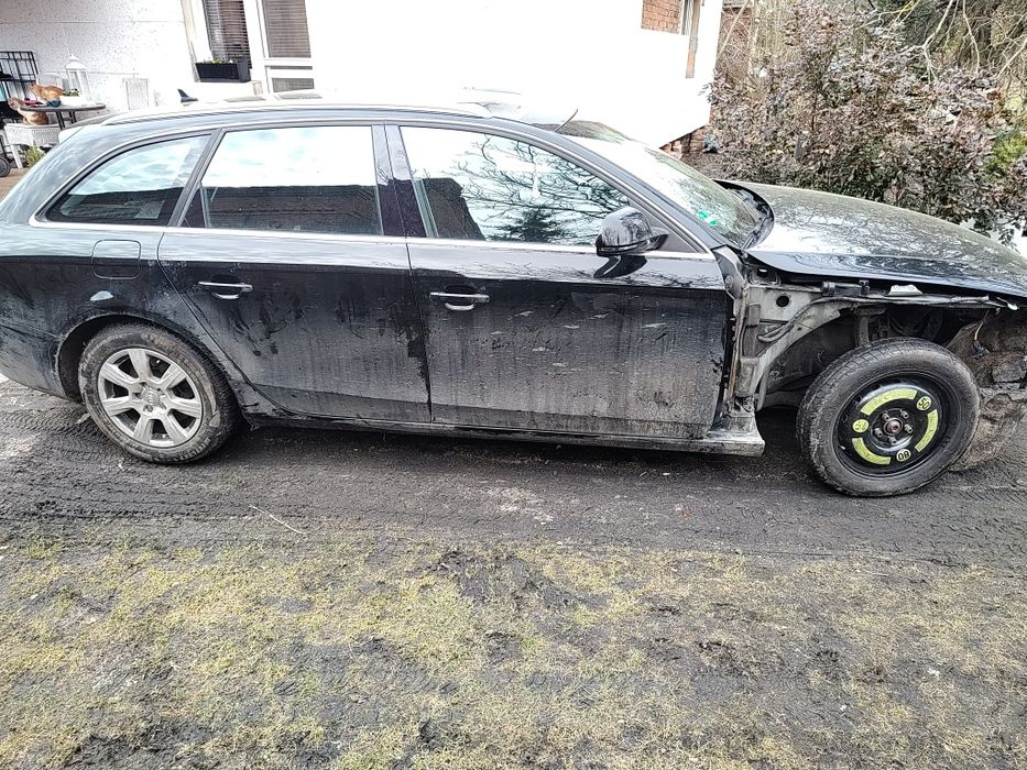 Audi A4 B8 uszkodzona