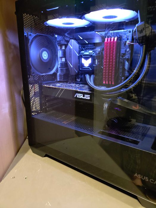 Komputer Intel I7 7700K 4.2GHz 16GB DDR4 GTX 1080 8GB