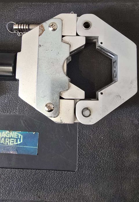 Prasa Hydrauliczna Do Zarabiania Przewodów MAGNETI MARELLI