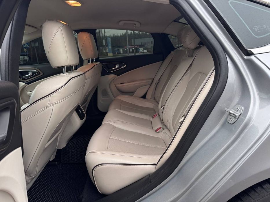 Chrysler 200 2014 року, 3,6 газ/бензин, автомат, передній привід,182т.