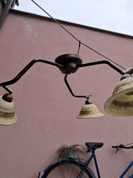 Sprzedam nowe zyrandole po likwidacji