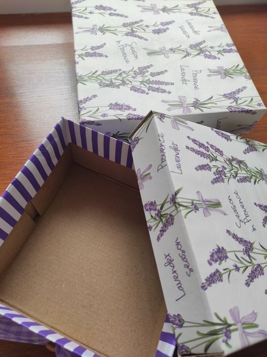 Подарункові коробки