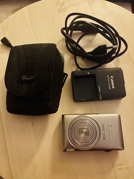 Canon IXUS 220HS