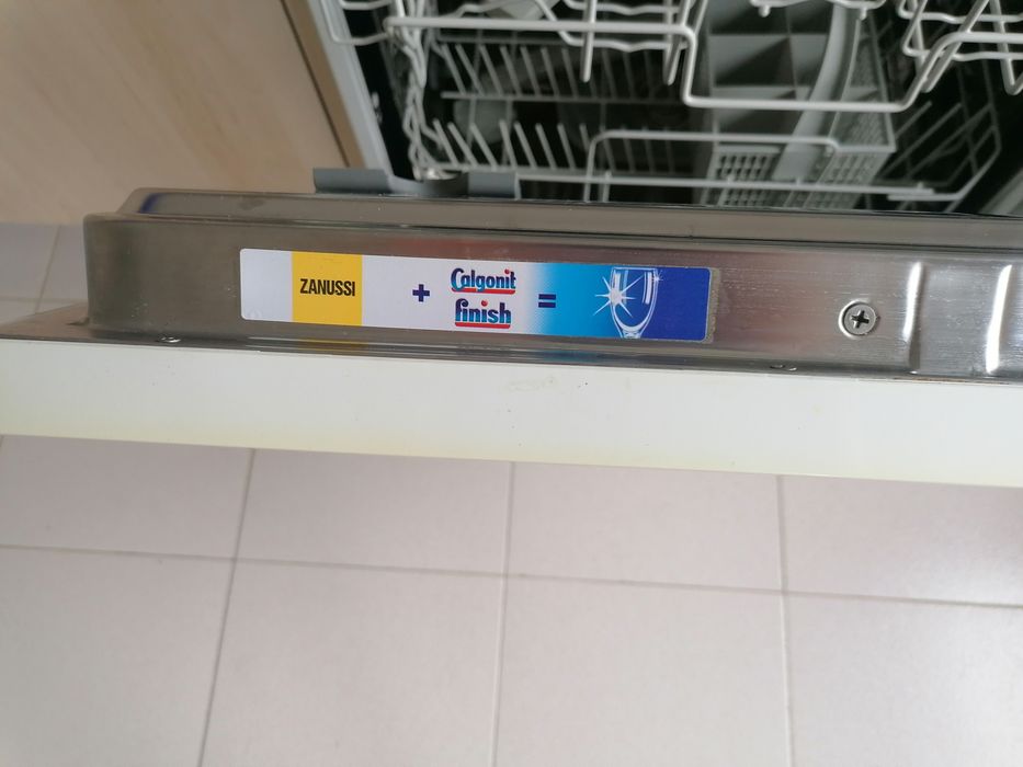Maquina de lavar loiça zanussi