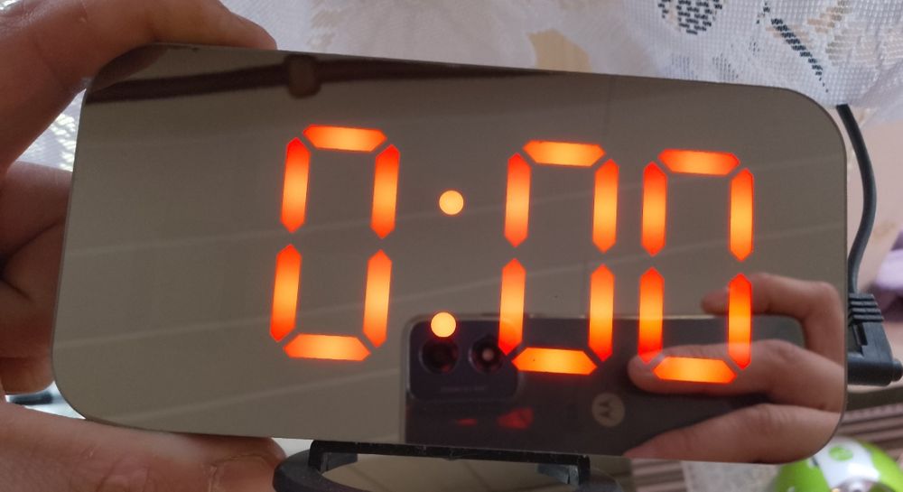 Cyfrowy zegar/budzik lustrzanka