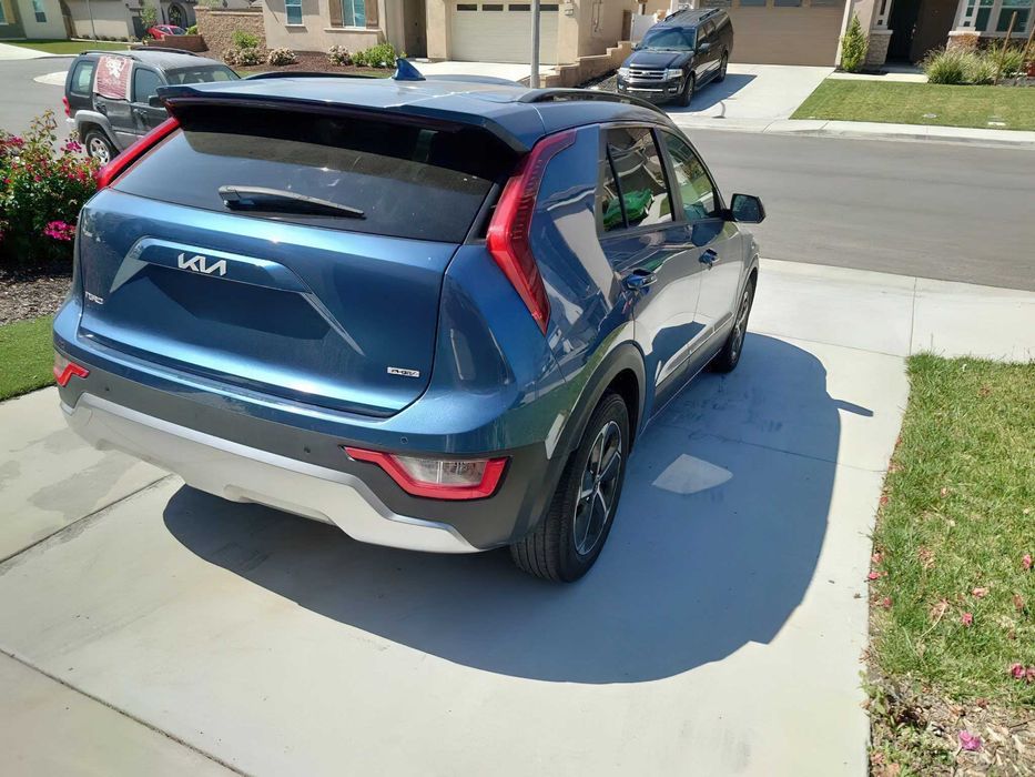 Kia Niro EX Hybrid      2023