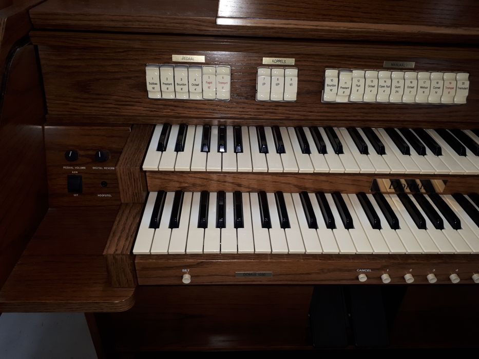 Organy kościelne cyfrowe Viscount Domus 1030. Stan ideał, jak nowe.