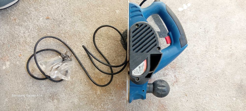 Plaina Elétrica de Marca PowerPlus usada em bom estado de funcionamento