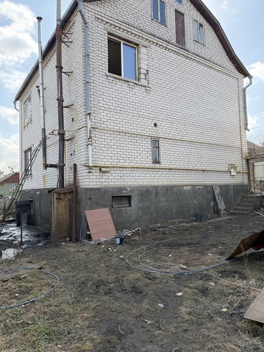 Продам будинок з ділянкою 14 соток,з виходом до озера