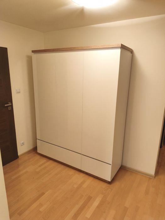 Szafa ERLA 3-drzwiowa z szufladami biała połysk