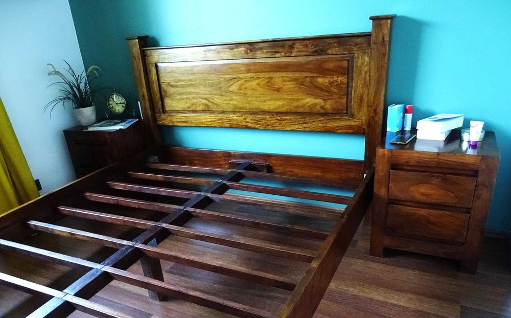 Indyjskie łoże i szafki z litego drewna w stylu kolonialnym AlmiDecor